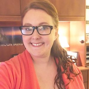 Meet your Posher, Laura